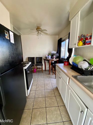 580 Larch Ave, Meskegon MI 49441-2317 exterior