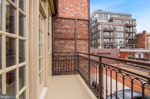 1406 Swann St, Washington DC  20009-3904 exterior