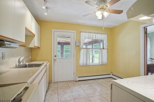 72 Fellswood Dr, Livingston NJ 07039-2238 exterior