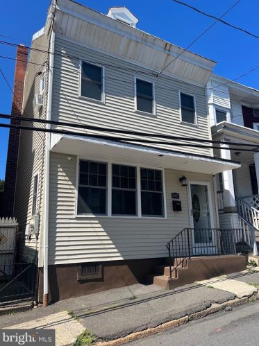 607 3rd St, Primrose, PA 17901-1717