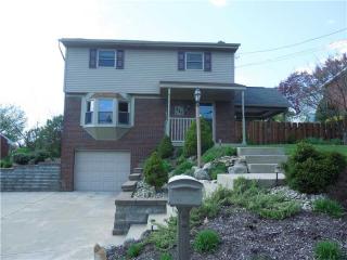 411 Crestview Dr, Pittsburgh PA  15239-1704 exterior