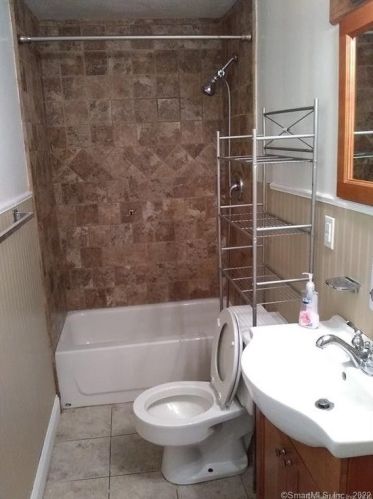 90 Taylor Ave, Norwalk CT 06854-1407 exterior