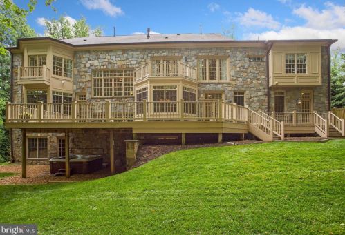 7449 Dulany Dr, Mc Lean VA  22101-2716 exterior