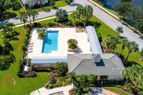 228 Coconut Key Way, Fort Pierce FL 34986-1912 exterior