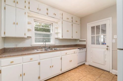 279 Midvale Dr, Atlanta GA 30342-3327 exterior