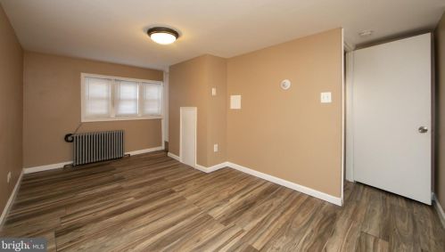 6829 Waldorf Ave, Camden NJ 08110-6109 exterior