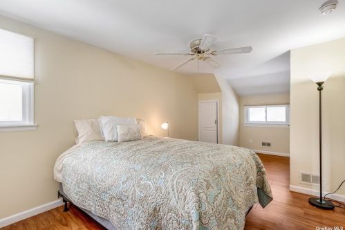 4 Lynhaven Pl, Commack NY 11725-3107 exterior