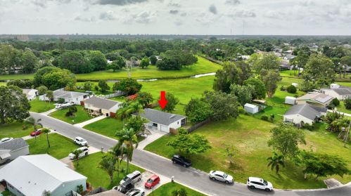 1925 Redwing Cir, Fort Pierce FL 34952-8834 exterior