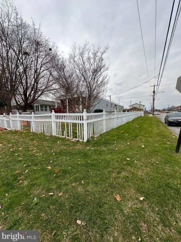 1502 12th St, Chester, PA 19013-2923