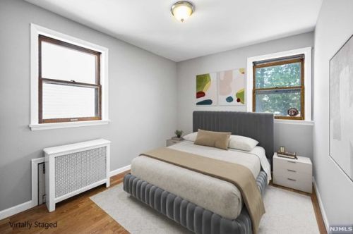 140 Clinton Pl, East Rutherford NJ 07073-1723 exterior