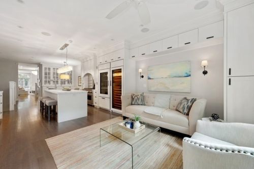 61 Elm St, Chicago IL 60610-2434 exterior