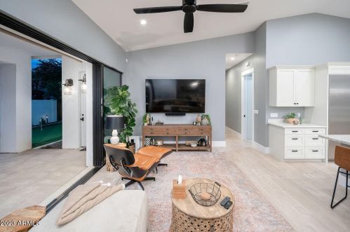 3302 51st St, Phoenix AZ  85018-6612 exterior