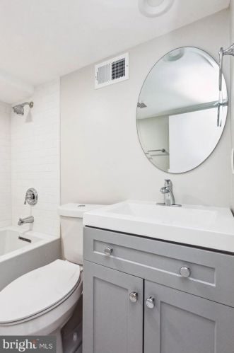 713 Congress St, Washington DC 20032-4106 exterior