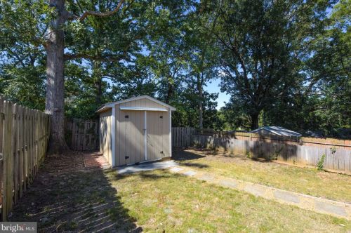 6916 Westhampton Dr, Alexandria VA 22307-1528 exterior