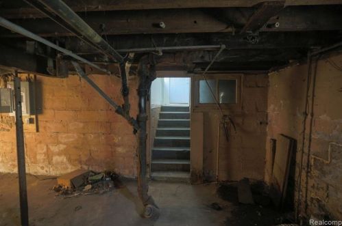 1768 Elwood St, Meskegon MI 49442-5827 exterior