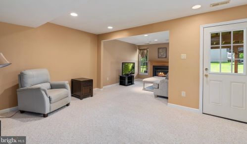 235 Windsor Ct, Quakertown PA 18951-5042 exterior