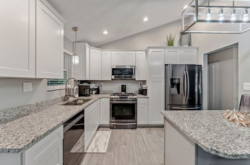 1521 Greendale Dr, Pittsburgh PA  15239-1143 exterior