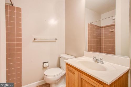 10761 Gloxinia Dr, Rockville MD 20852-3404 exterior