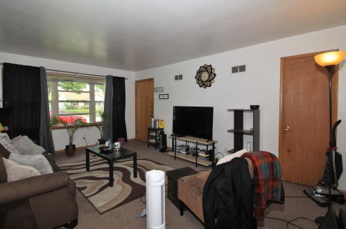 8121 Congress St, Milwaukee, WI 53218-4534