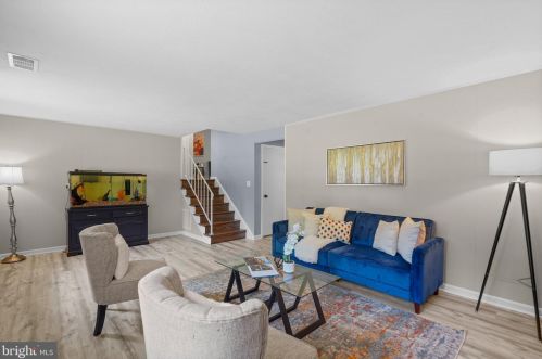 18011 Ml Crk Dr, Rockville MD 20855-1023 exterior