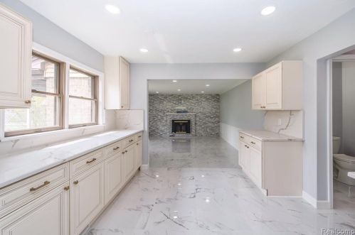 425 Rosemary St, Dearborn Heights MI  48127-3681 exterior