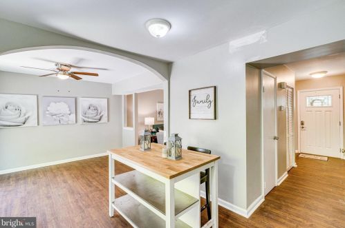 10220 Sassafras Woods Ct, Springfield VA  22015-2738 exterior