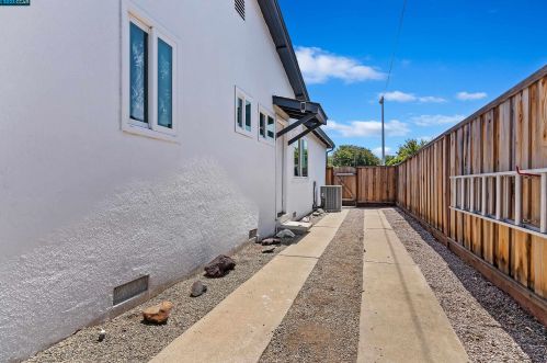 1519 Heartwood Dr, Concord CA 94521-1939 exterior