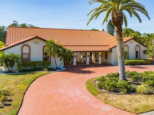 4724 Oak Leaf Dr, Naples, FL 34119-8574