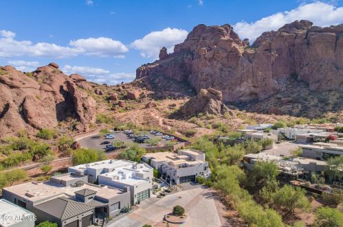 5841 Echo Canyon Cir, Phoenix AZ 85018-1243 exterior