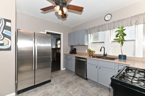 329 Euclid Ave, Milwaukee, WI 53207-2615