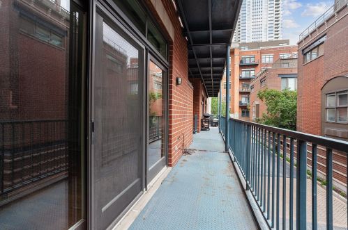 315 Jefferson St, Chicago IL  60661-1145 exterior