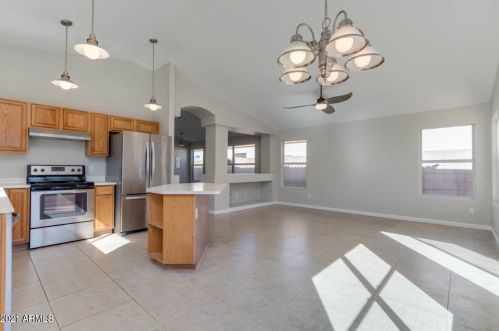 14437 47 Pl, Phoenix AZ 85018-6009 exterior