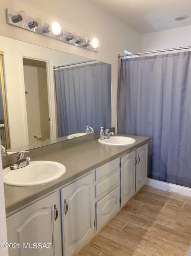 4662 Weathervane St, Tucson AZ 85741-4620 exterior