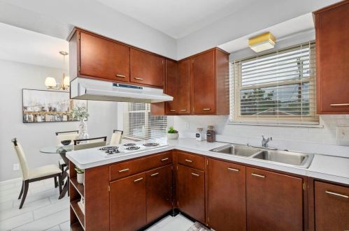 5227 Pernod Ave, Saint Louis MO 63139-1329 exterior