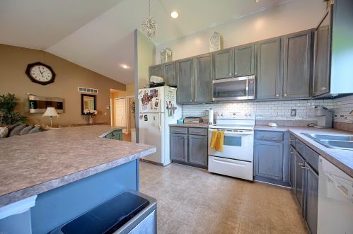 454 Chestnut Way, Linden MI 48451-8873 exterior