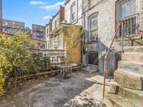 2224 Valentine Ave, Bronx NY 10458-7139 exterior