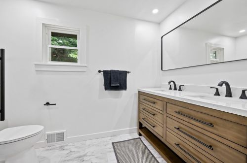 2302 Marbury Rd, Pittsburgh PA  15221-3670 exterior