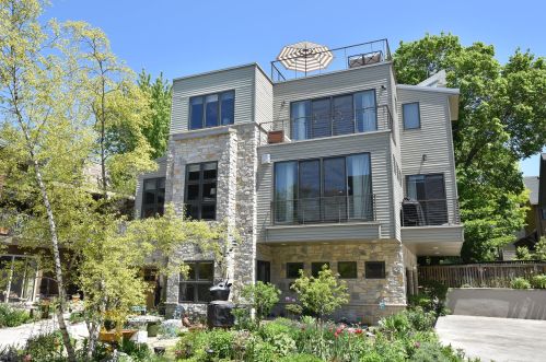 1160 Kane Pl, Milwaukee, WI 53202-1629