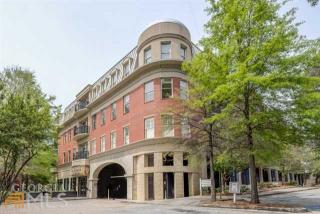 560 Dutch Valley Rd, Atlanta GA  30324-5304 exterior