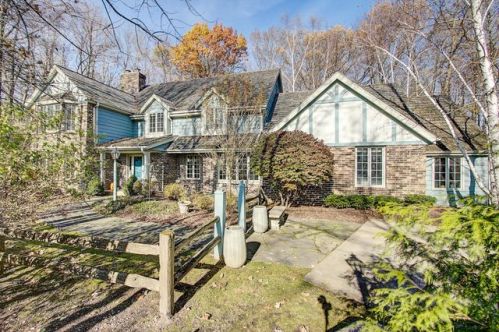 320 Miller Ct, Milwaukee, WI 53217-1378