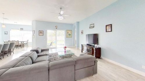 898 Curtis St, Fort Pierce FL 34983-1935 exterior