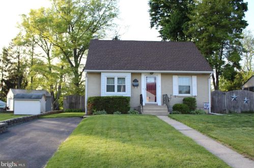 230 Springdale Ave, Trenton, NJ 08620-1228