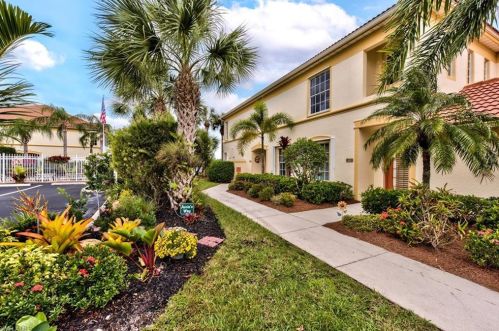 7849 Clemson St, Naples FL 34104-5357 exterior