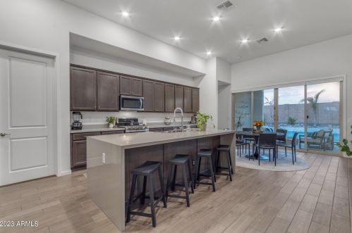 8513 22 Dr, Phoenix AZ 85041-7712 exterior