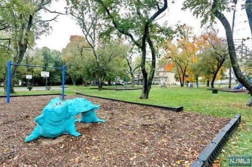 1108 Lorraine Ave, Teaneck NJ 07666-5745 exterior