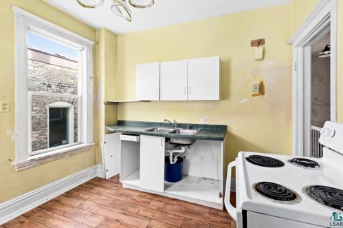 517 4 St, Duluth MN 55805-1938 exterior