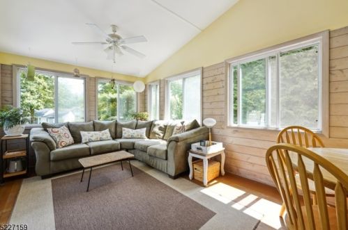 69 Sutton Dr, Berkeley Heights NJ 07922-2513 exterior