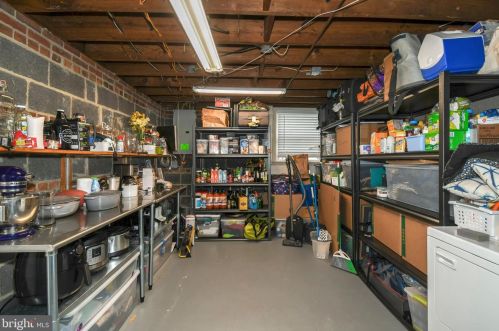 8901 Vly Frg Dr, Alexandria VA exterior