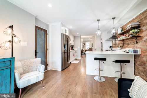 1011 Duke St, Alexandria VA 22314-3402 exterior