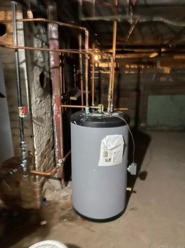 82 Wilcox St, New Britain CT 06051-1209 exterior